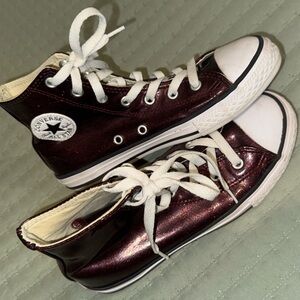 Shimmer black cherry high top Chuck Taylor converse big kids size 3. GUC